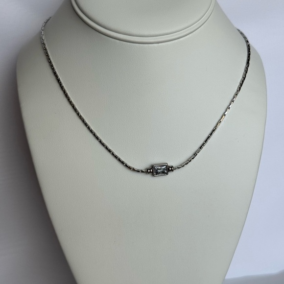 Elegant Gold or Silver Necklace with Square Pendant - Picture 5 of 5